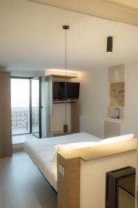 a bedroom with a large bed and a balcony at Vico Concept Rooms in Termoli