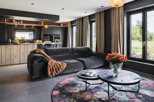 Χώρος καθιστικού στο MM, Just Nature