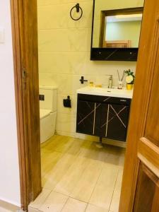 Un baño de Tima Suit