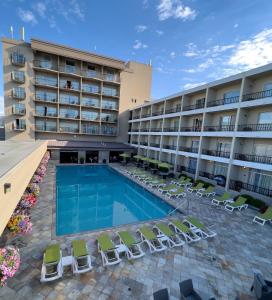 Bazén v ubytování Coast Capri Hotel nebo v jeho okolí