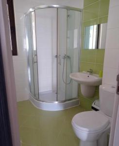 Koupelna v ubytování Студио Море + 1 fotografie