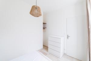 Photo de la galerie de l'établissement Appart spacieux 4 chambres , Clim au cœur de Nîmes MaisonCarréeConciergerie, à Nîmes