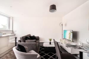 Μια τηλεόραση ή/και κέντρο ψυχαγωγίας στο Fabulous 1 Bed Apartment in Central Wrexham