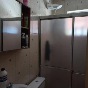 a bathroom with a shower with a toilet and a sink at Casa de Campo Chácara Cantinho dos Sonhos in Extrema +39 photos