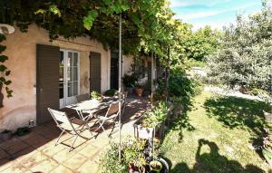 Taman di luar Cozy Apartment In Morières-Lès-Avignon +9 gambar