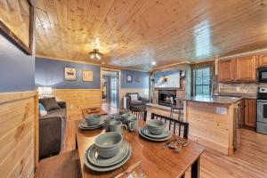 Una cocina o cocineta en Mountain Views at Dolly's Castle Unit 2