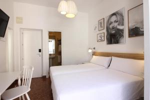 Posteľ alebo postele v izbe v ubytovaní Las Atarazanas - Design Hostal
