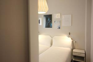 Posteľ alebo postele v izbe v ubytovaní Las Atarazanas - Design Hostal
