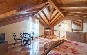 Ένα ή περισσότερα κρεβάτια σε δωμάτιο στο Stunning Home In Rijeka With Wifi