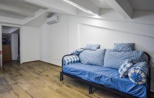 a room with a blue couch in a room at Cozy Apartment In Santa Croce Camerina in Santa Croce Camerina