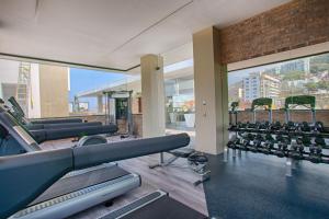 Fitnesscentret og/eller fitnessfaciliteterne på Rooftop Pool, Bar and Gym, Romantic Zone Stay