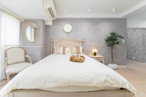 Postel nebo postele na pokoji v ubytování G新宿最中心 两室一厅 新宿三丁目车站4分 2 rooms Shinjuku center 4 mins to ST Max 7P 直达新宿 涉谷 表参道 池袋 上野 代代木 银座 原宿 品川