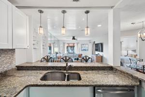 Η κουζίνα ή μικρή κουζίνα στο Holiday Island E59