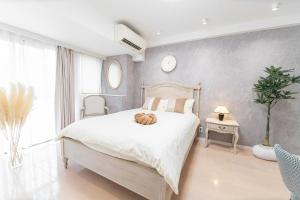Postel nebo postele na pokoji v ubytování G新宿最中心 两室一厅 新宿三丁目车站4分 2 rooms Shinjuku center 4 mins to ST Max 7P 直达新宿 涉谷 表参道 池袋 上野 代代木 银座 原宿 品川