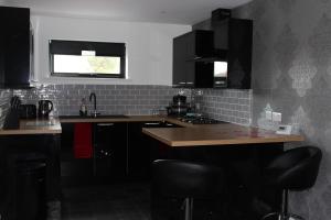 A kitchen or kitchenette at Barn Owl Lodge