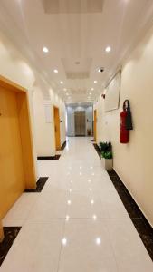 an empty hallway of an office building with a hallway at مسكن الراقي in Khamis Mushayt +7 photos