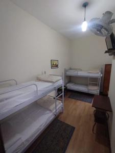 Postel nebo postele na pokoji v ubytování Hotel Cervantes + 37 fotografií