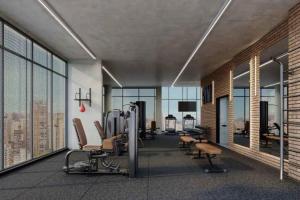 uma academia com cadeiras e equipamentos em um prédio em Studio Especial Moema pra você! em São Paulo