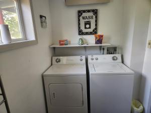 Fotografie z fotogalerie ubytování Charming 2-bedroom cottage 8 miles from Sturgis with WiFi, AC and parking space! v destinaci Sturgis