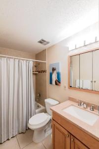 a bathroom with a toilet and a sink at Beach Trail Bungalow Triplex in Clearwater Beach