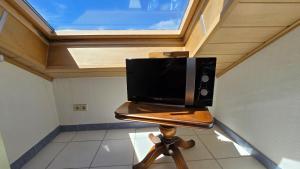 TV a/nebo společenská místnost v ubytování Außergewöhnliche 5 Zimmer Penthouse Wohnung in Kehl