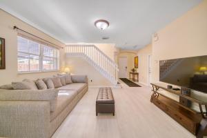 Posezení v ubytování Casa grande con piscina-Palmetto Eliptic Miami-