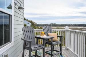 Foto sihtkohas Hilton Head Island asuva majutusasutuse (14) Shell Yeah, Direct Marsh Views, Pool, Family Friendly galeriist
