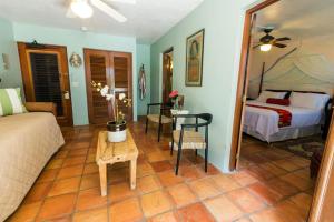 Postel nebo postele na pokoji v ubytování Hacienda Tamarindo