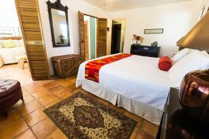 Postel nebo postele na pokoji v ubytování Hacienda Tamarindo