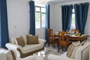 Svetainės erdvė apgyvendinimo įstaigoje Garden Suite