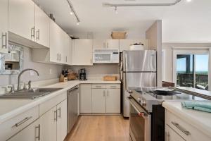 A kitchen or kitchenette at SC02 Sand Flee