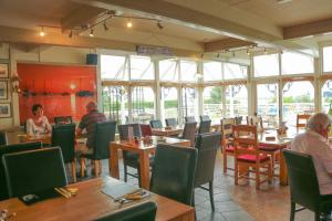 A restaurant or other place to eat at The Victory at Mersea 