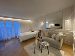 a living room with a couch and a bed at Studio D Paris in Aubervilliers