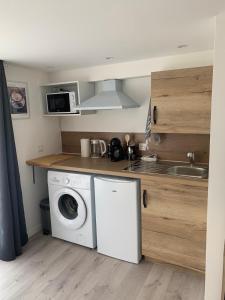 a kitchen with a washing machine and a sink at 'StudioCDG fr' Jardin, Studio proche near CDG Roissy airport, Parc Expositions, Stade de France, Arena, Disney, Asterix in Villepinte +12 photos