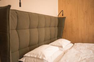 Postel nebo postele na pokoji v ubytování Hotel Cristallo + 34 fotografií