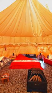 Postel nebo postele na pokoji v ubytování Teepee Camp Lounky