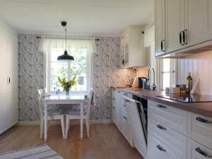 Køkken eller tekøkken på 5 person holiday home in Hedekas + 19 billeder