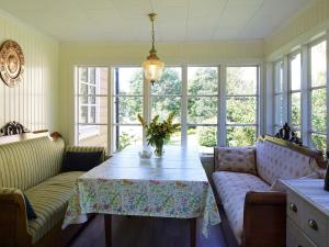 Et opholdsområde på 5 person holiday home in Hedekas