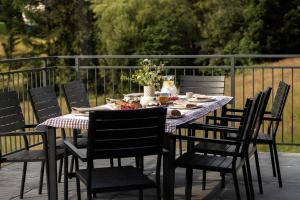 a table with chairs and a table with food on it at Ostoya Skalanka KDN in Zwardoń