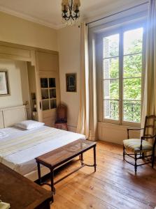Postel nebo postele na pokoji v ubytování Château des Charmes