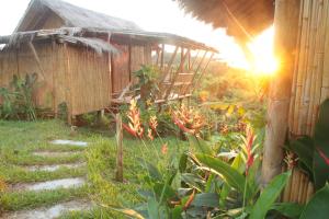 Ein Garten an der Unterkunft Phuree Hut