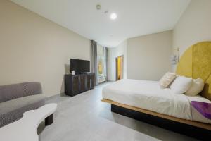 Postel nebo postele na pokoji v ubytování Blanco River Hotel