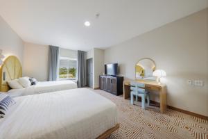 Postel nebo postele na pokoji v ubytování Blanco River Hotel