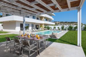 Balkón nebo terasa v ubytování Pantheon Luxury Villas Rhodes Island