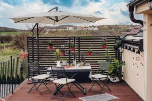 En balkon eller terrasse på Vinařství Volavka + 5 billeder