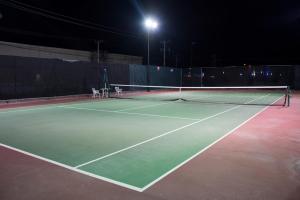 Tenis a/nebo squash v ubytování Hotel Ocean View nebo okolí