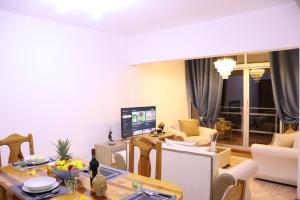 Телевізор і / або розважальний центр в Sunset view Suite