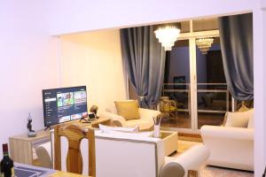 Телевізор і / або розважальний центр в Sunset view Suite