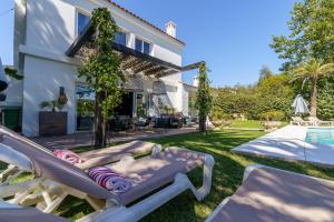 Bazén v ubytovaní Golden Villa Luxury Pool Retreat & Beach alebo v jeho blízkosti