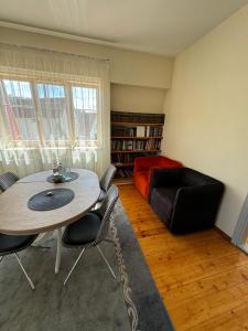 Svetainės erdvė apgyvendinimo įstaigoje Guest house ''8 Smilgos''